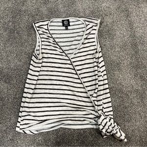 Stitch Fix Bobeau white v-neck tank with tie waist soft size small